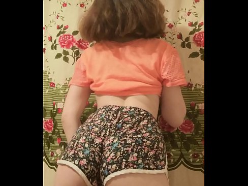 ❤️ Sexy junges Babe zieht ihre Shorts vor der Kamera aus ☑ Hard porn bei porn de.kenhdammy.top ❌️