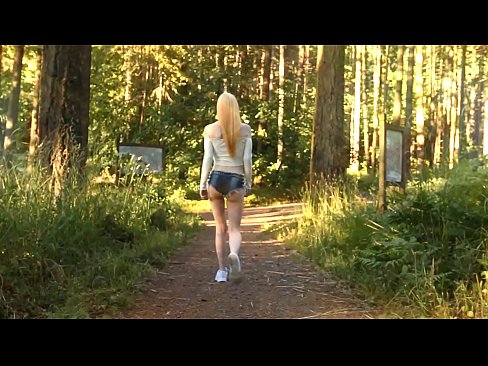 ❤️ Schöne Frau bewegt sich langsam, nicht nackt Video ☑ Hard porn bei porn de.kenhdammy.top ❌️